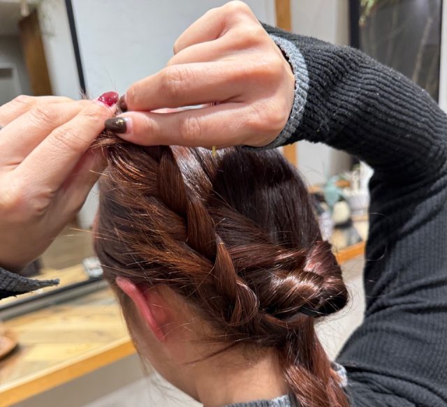 毛先を織り込む