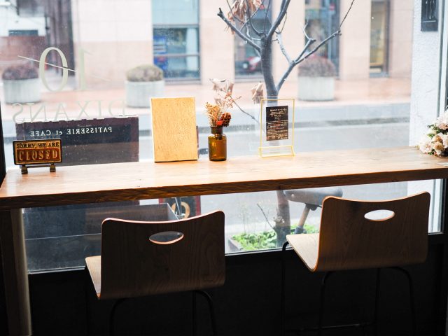 DIXANS 水道橋 店内のカウンター席