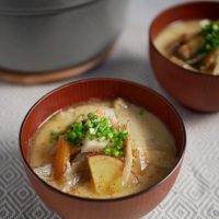 寒い朝にほっと一杯。体が温まる「根菜スープ」朝ごはんレシピ3選