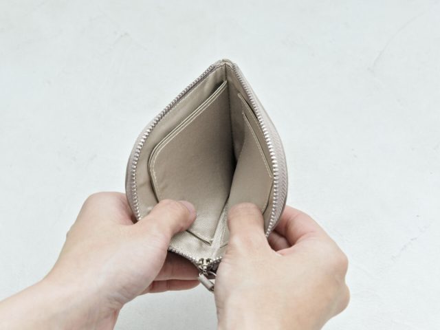フラットで嵩張りにくい 牛革 L字型ウォレット ミニ財布