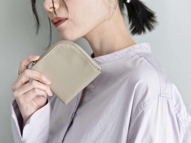 フラットで嵩張りにくい 牛革 L字型ウォレット ミニ財布