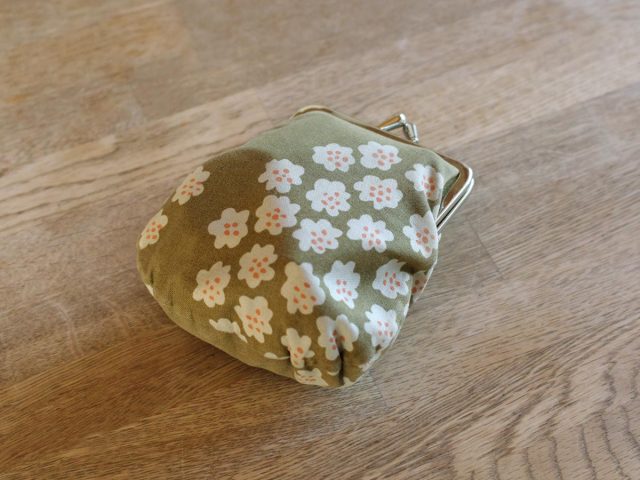 がま口型の小物入れ