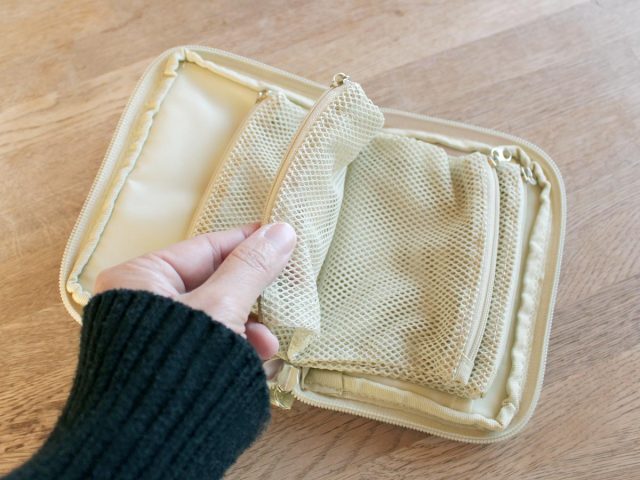 ボンモマンの手帳型ミニポーチ