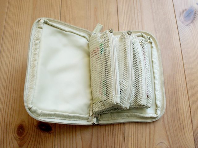 ボンモマンの手帳型ミニポーチ