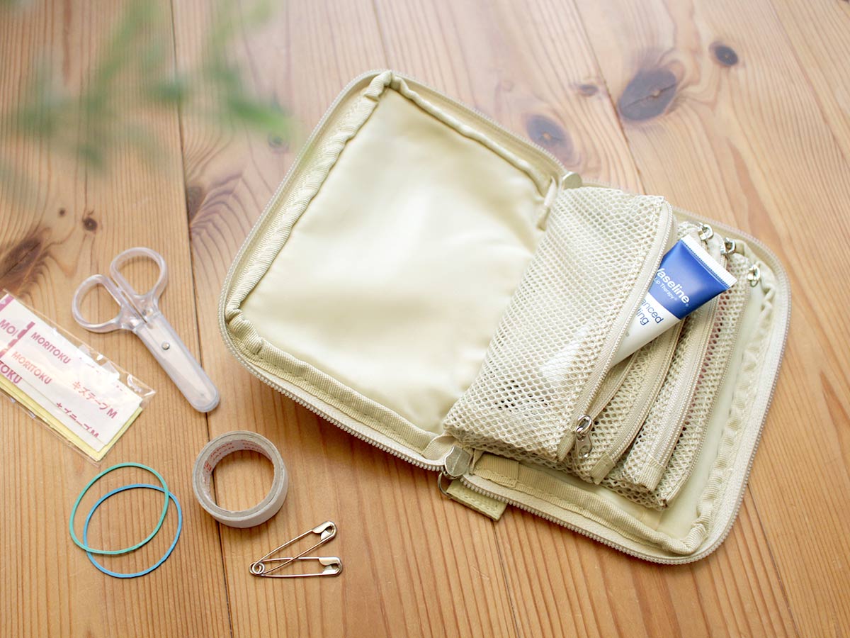 まるで四次元ポケット!見える化収納で使いやすさ抜群「ボンモマン 手帳型ミニポーチ」