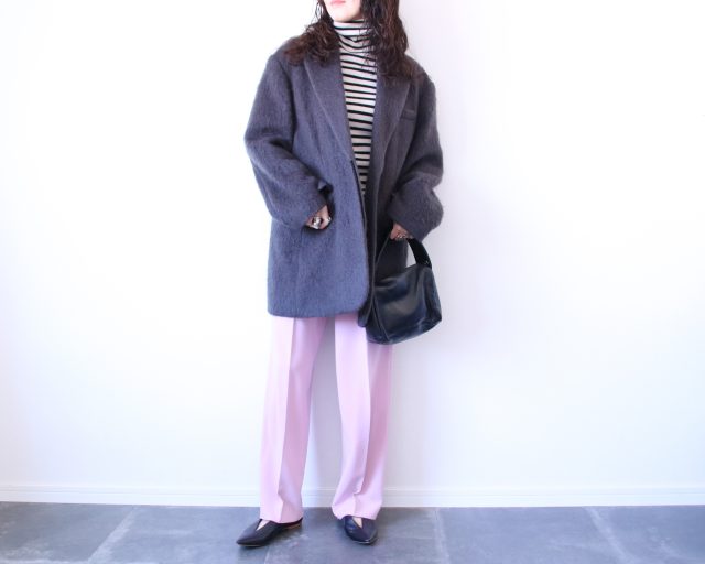 ピンクのパンツコーデ