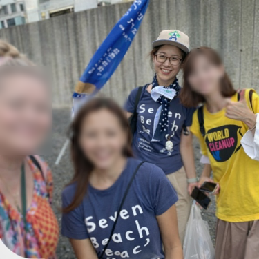 ビーチクリーンする人達