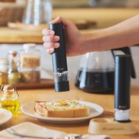 片手でワンプッシュ♪ラッセルホブス「電動ミル」で朝ごはんを格上げ