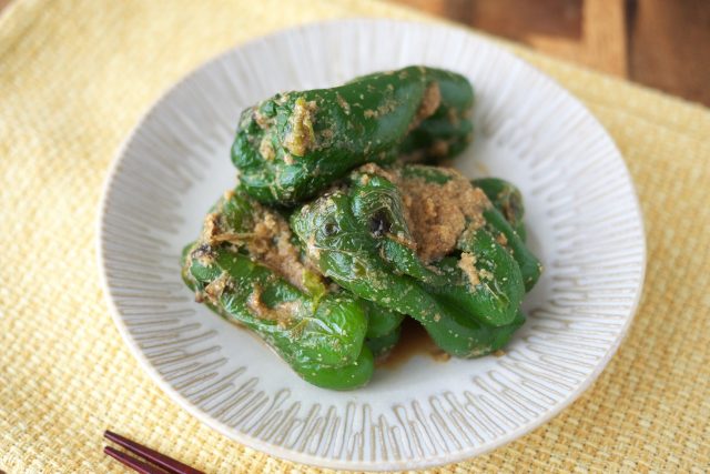 丸ごとピーマンの焼き浸しごま和え