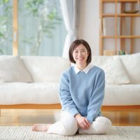英語「You can sit at ease」の意味と使い方って？