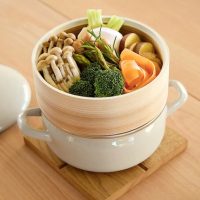 のせて蒸すだけでごちそう感！見た目もかわいい「せいろ付きホーロー鍋」
