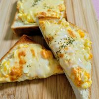 パン屋さんの味をおうちで再現！厚切り食パンで作る「たまごチーズパン」