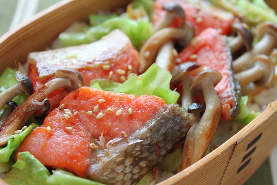 塩鮭とキャベツのおかか丼弁当