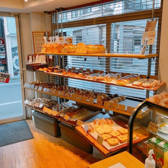 棚に並ぶパン