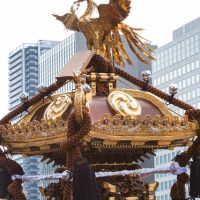 お祭りの「おみこし」って英語でどう言う？