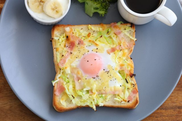 焼きあがった食パン