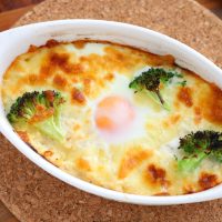 混ぜて焼くだけ5分♪高たんぱくな朝ごはん「豆腐のみそマヨグラタン」