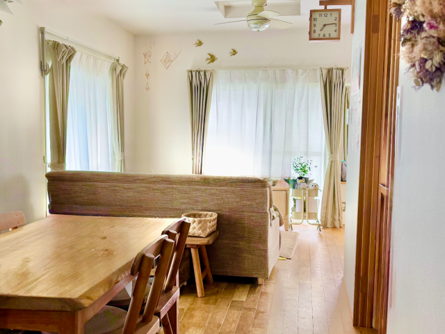 朝の整ったリビング