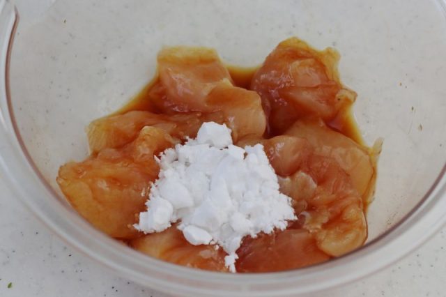 鶏ささみと片栗粉