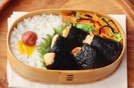 「ささみ海苔」「にんじんとキャベツの塩昆布バター」2品弁当