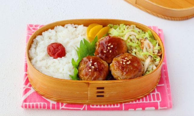 「肉団子」「エリンギとキャベツのおかか味噌」2品弁当