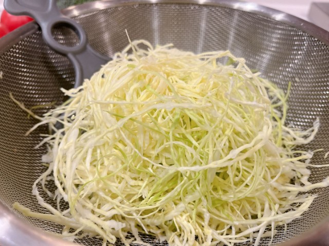 千切りキャベツ