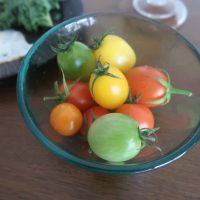 【限定クーポンあり】トマトが一番おいしい季節はいつ？旨みが詰まった「カラフルトマト」で朝ごはん