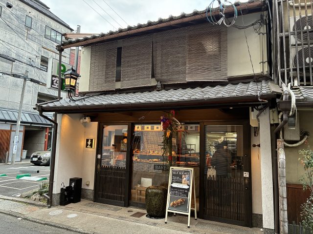 2/7 kitchen BAKERY 外観