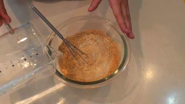 きな粉と水