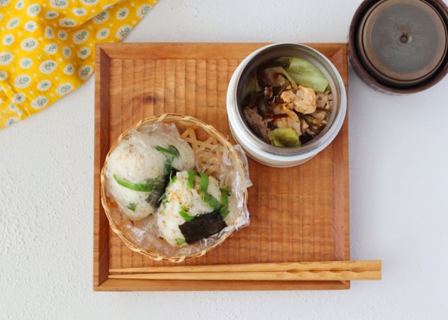 ピーマンとじゃこのラップおにぎり