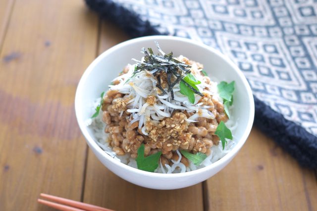 ごまだれ納豆しらすのっけご飯