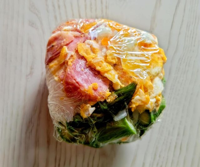 ハムエッグとアスパラの丼むすび