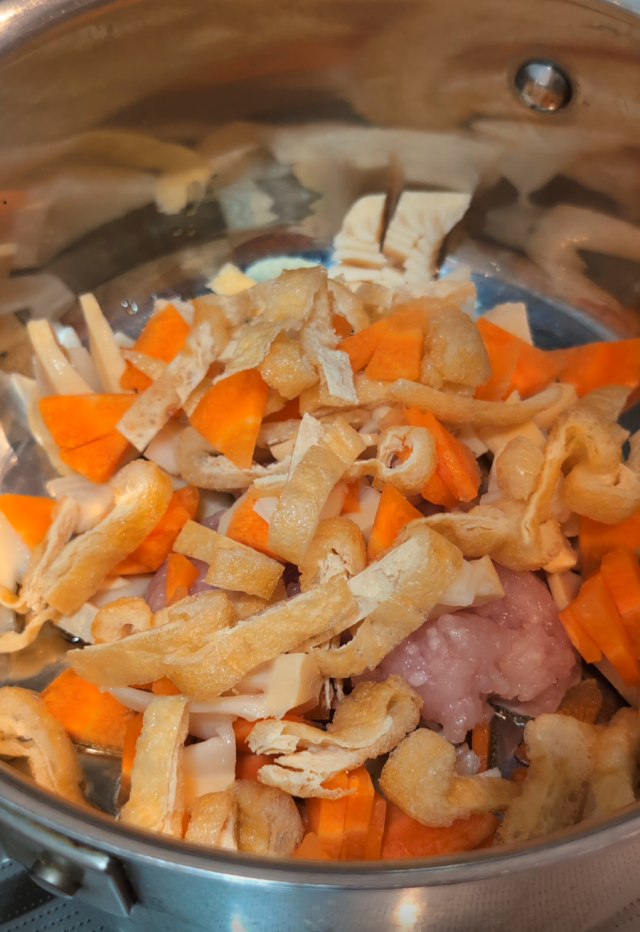 鍋に入れた材料