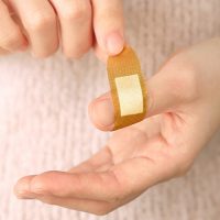 英語「I have a small injury」の意味って？