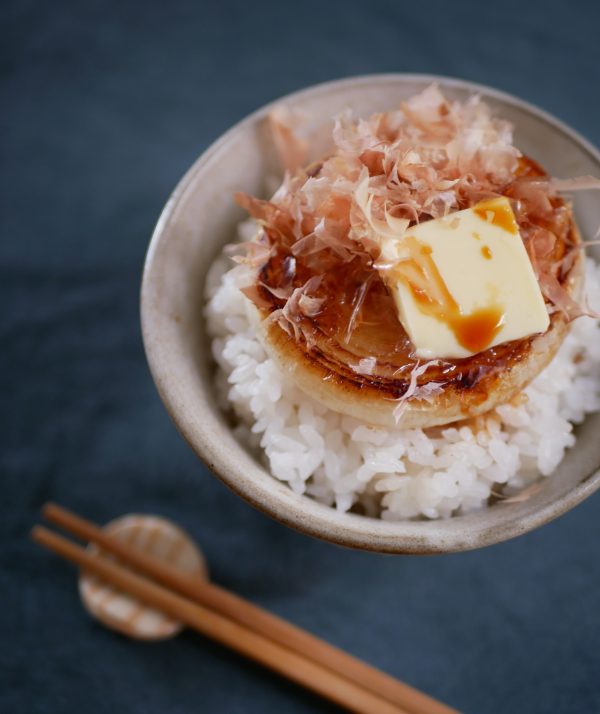 新玉ねぎのおかかバターごはん
