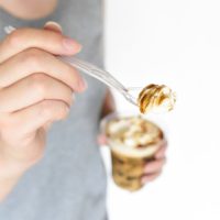 「試食する」を英語で言うと？