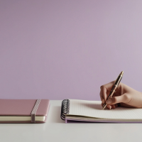 眠っても疲れが取れない人へ。翌朝パフォーマンスを上げる「夜5分の習慣」