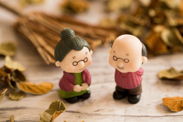 老夫婦のイメージ人形