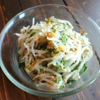「一瞬でなくなる」レンジで3分！もやし大葉ナムルの作り方