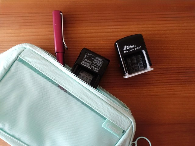 ペンケースとスタンプ