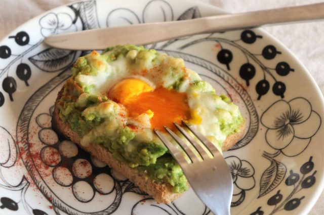 アボカドエッグトースト