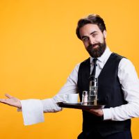 「お席へご案内します」を英語で言うと？