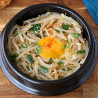 忙しい朝に助かる！レンジで簡単「もやしのビビンバごはん」