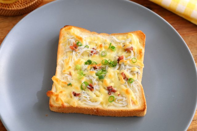梅しらすチーズトースト