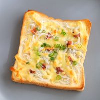 5分で完成！さっぱり和風「梅しらすチーズトースト」