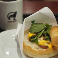 大人にこそおすすめ！カフェ・ベローチェのモーニング「トリュフマヨ入り カイザーサンド」