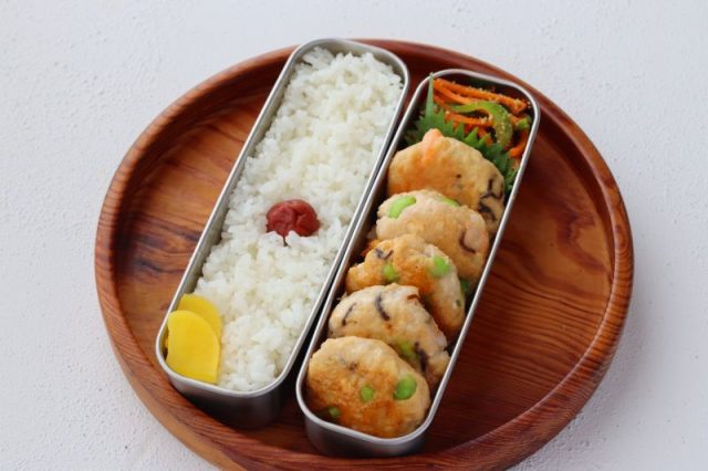 「海老入り豆腐つくね」「人参とピーマンの味噌キンピラ」2品弁当