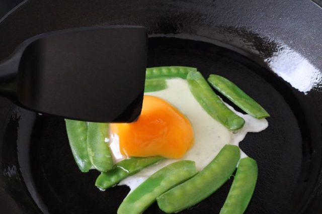 卵と絹さや