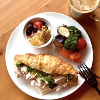 サラダチキンが続かない人へ！飽きずに食べる簡単アレンジレシピ2選