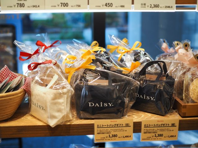 ロゴ入りのミニトート